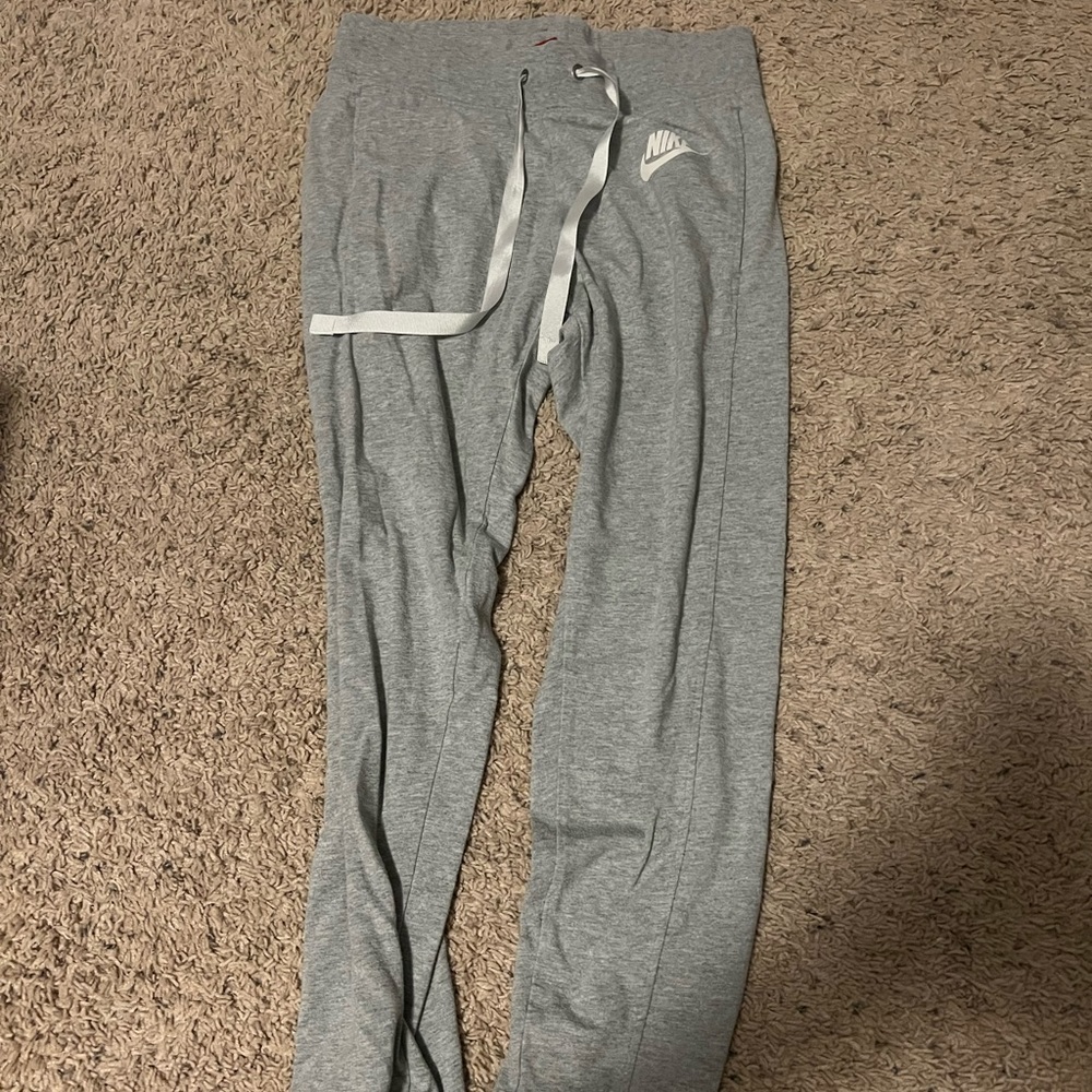 Grey nike joggers.